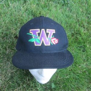 Vintage Washington Huskies Wool Snapback Hat
